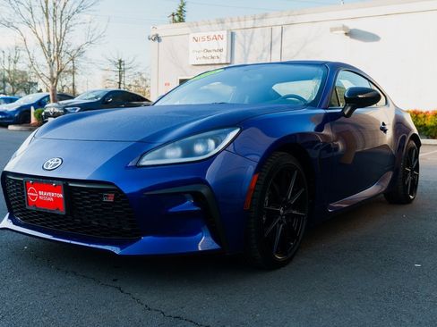 Used 2025 Toyota GR86 Premium image 3