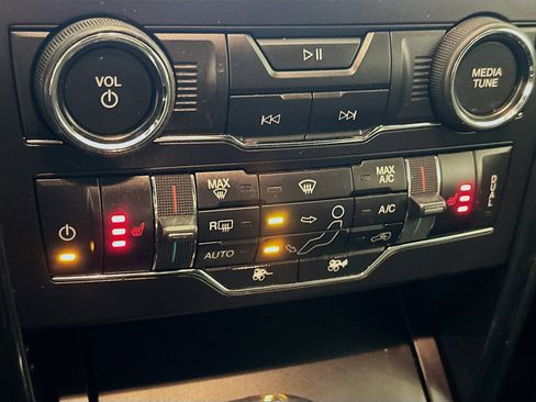 Used 2019 Ford Explorer XLT w/ Equipment Group 202A image 24