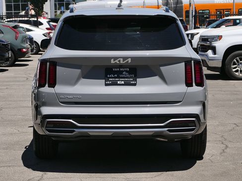 Used 2023 Kia Sorento EX w/ Panoramic Sunroof Package FWD image 5
