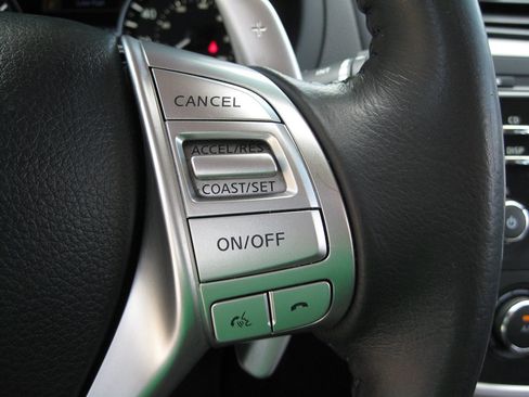 Used 2017 Nissan Altima 2.5 SR w/ Midnight Edition Package FWD image 16