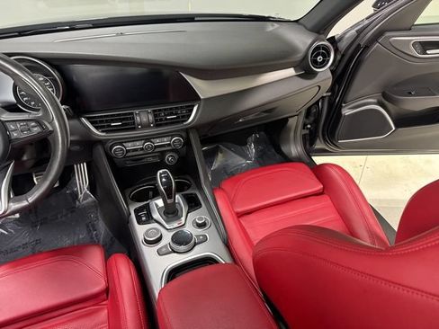 Used 2022 Alfa Romeo Giulia Veloce AWD/4WD image 25