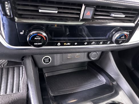 Used 2021 Nissan Rogue SV w/ Premium Package image 53