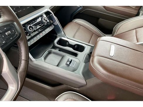 Used 2024 GMC Sierra 3500 Denali w/ Technology Package AWD/4WD image 19