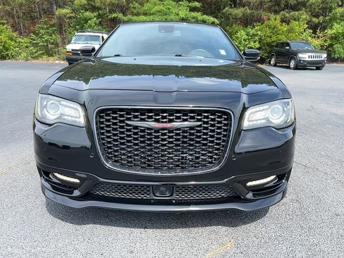 Used 2023 Chrysler 300 S w/ Comfort Group RWD image 2