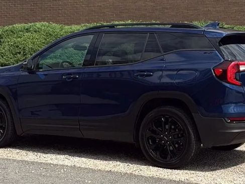 Used 2022 GMC Terrain SLT w/ Elevation Edition FWD image 7