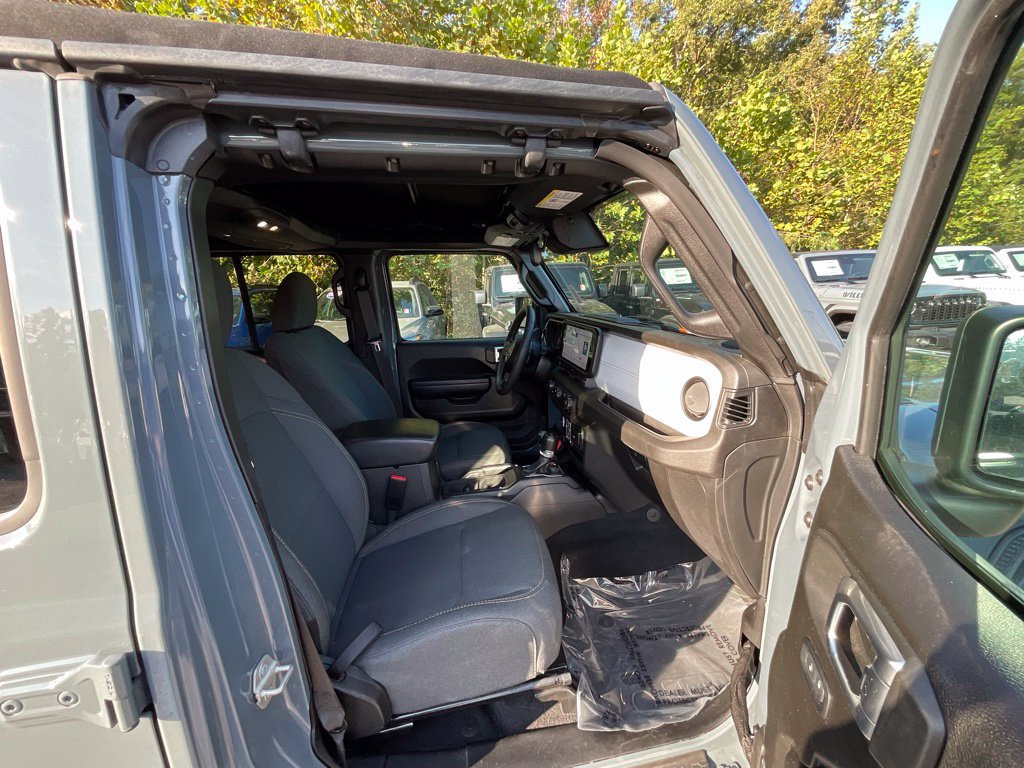 Used 2024 Jeep Wrangler Unlimited w/ Convenience Group AWD/4WD image 22