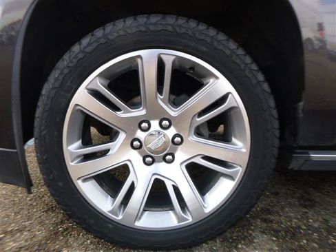 Used 2017 Cadillac Escalade Premium Luxury image 28