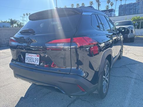 Used 2022 Toyota Corolla Cross XLE w/ Black Badges Package (TMS) image 5