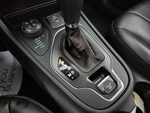 Used 2021 Jeep Cherokee Trailhawk w/ Sun, Sound & Nav Group image 29