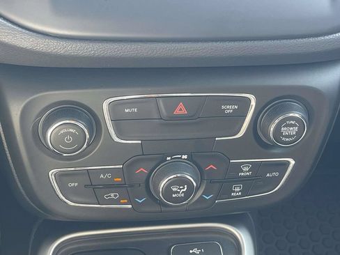 Used 2021 Jeep Compass Latitude w/ Convenience Group AWD/4WD image 31