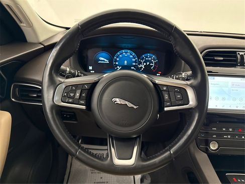 Used 2018 Jaguar F-PACE Prestige image 38