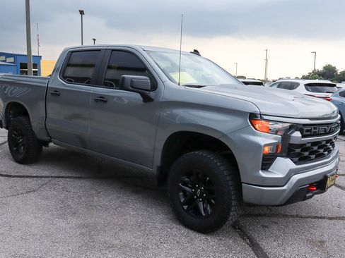 Used 2023 Chevrolet Silverado 1500 Custom Trail Boss w/ LPO, Dark Essentials Package image 3