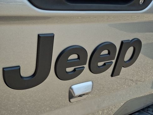 Used 2021 Jeep Gladiator Sport AWD/4WD image 29