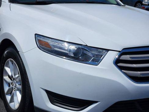 Used 2013 Ford Taurus SE FWD image 9