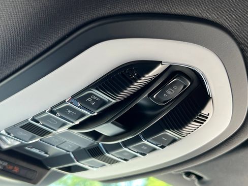 Certified 2026 Porsche Macan AWD/4WD image 35