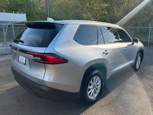 Used 2024 Toyota Grand Highlander AWD Hybrid image 5