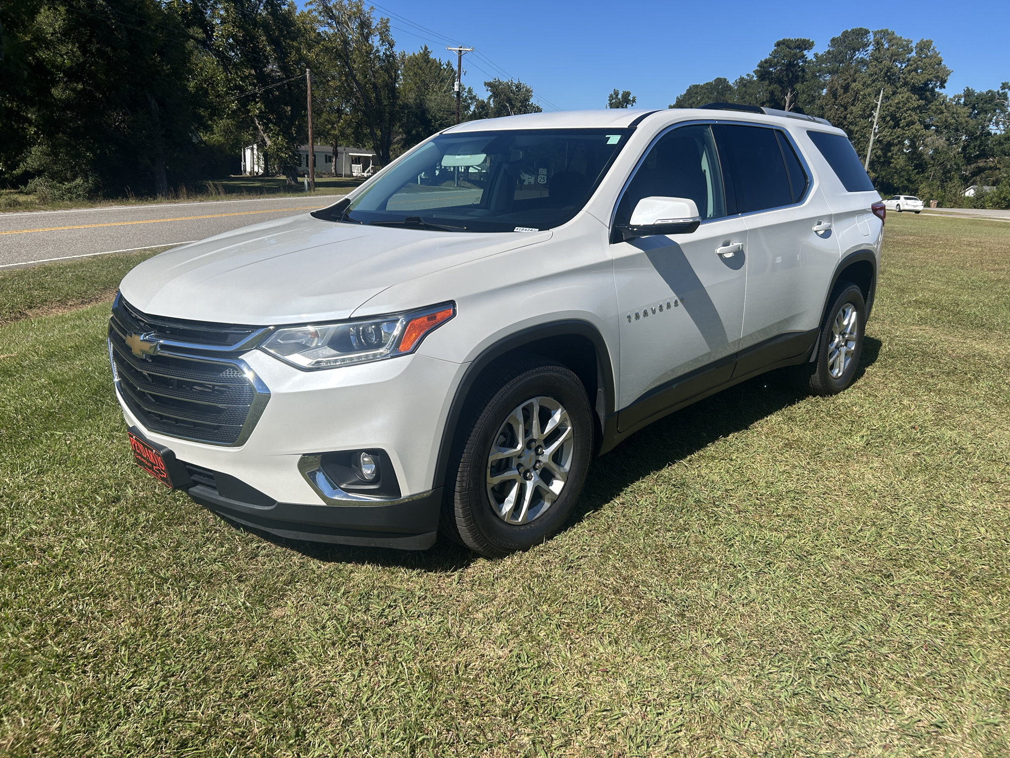 Used 2018 Chevrolet Traverse LT FWD image 2