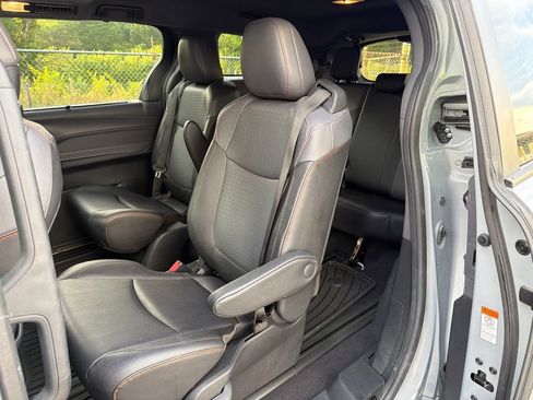 Used 2023 Toyota Sienna XSE AWD/4WD image 22