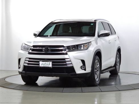 Used 2019 Toyota Highlander Limited Platinum AWD/4WD image 3