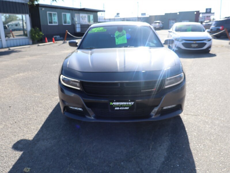 Used 2015 Dodge Charger SXT RWD image 2