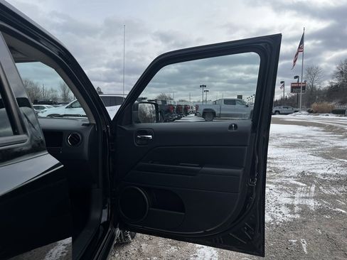 Used 2016 Jeep Patriot Latitude image 36