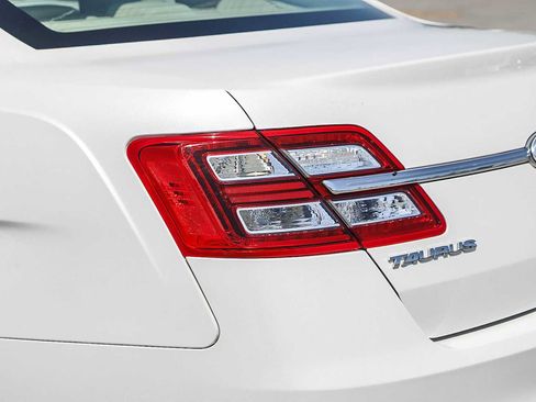 Used 2013 Ford Taurus SEL FWD image 9