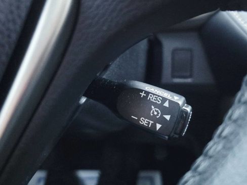 Used 2013 Toyota RAV4 Limited image 25