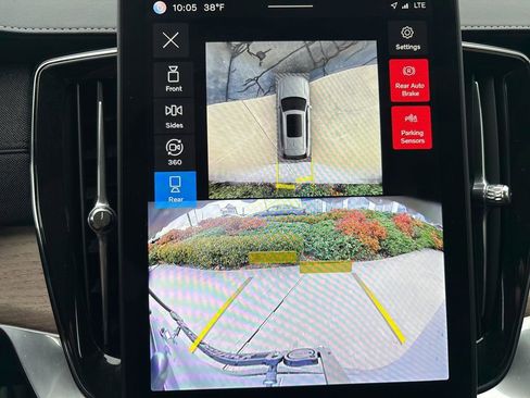 Certified 2025 Volvo XC90 B6 Plus image 28