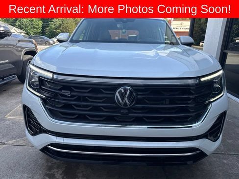 Used 2024 Volkswagen Atlas SEL Premium R-Line AWD/4WD image 2