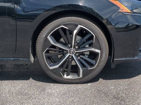 Used 2024 Nissan Altima 2.5 SR FWD image 11