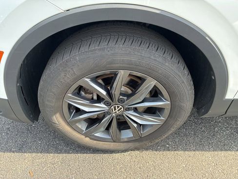 Used 2022 Volkswagen Tiguan SE AWD/4WD image 12