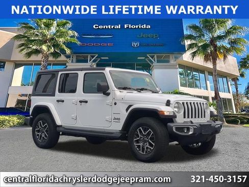 Used 2018 Jeep Wrangler Unlimited Sahara AWD/4WD image 1
