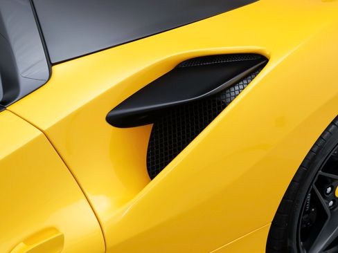 Certified 2022 Ferrari F8 Tributo RWD image 19