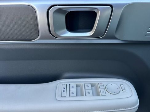 Used 2025 Hyundai Santa Fe SEL image 8