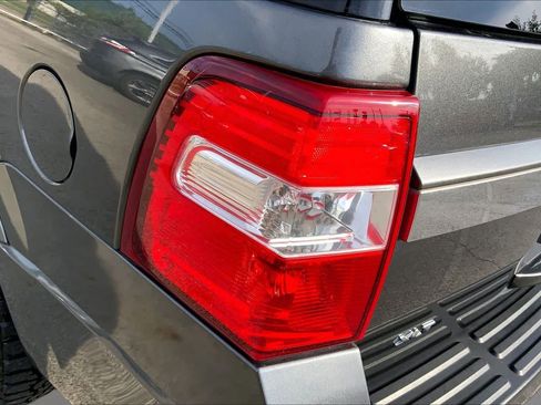 Used 2016 Ford Expedition XLT w/ Equipment Group 201A RWD image 28