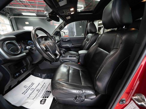 Used 2019 Toyota Tacoma TRD Off-Road image 9