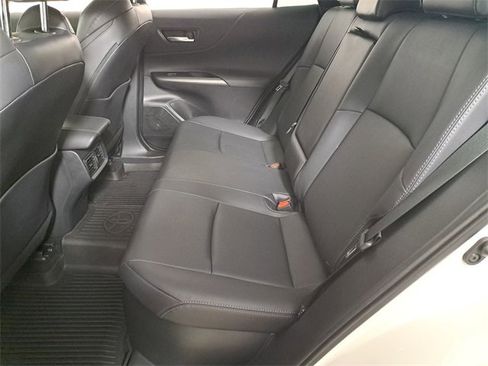 Used 2022 Toyota Venza XLE image 12