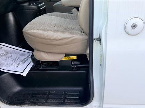 Used 2011 Chevrolet Express 2500 image 13