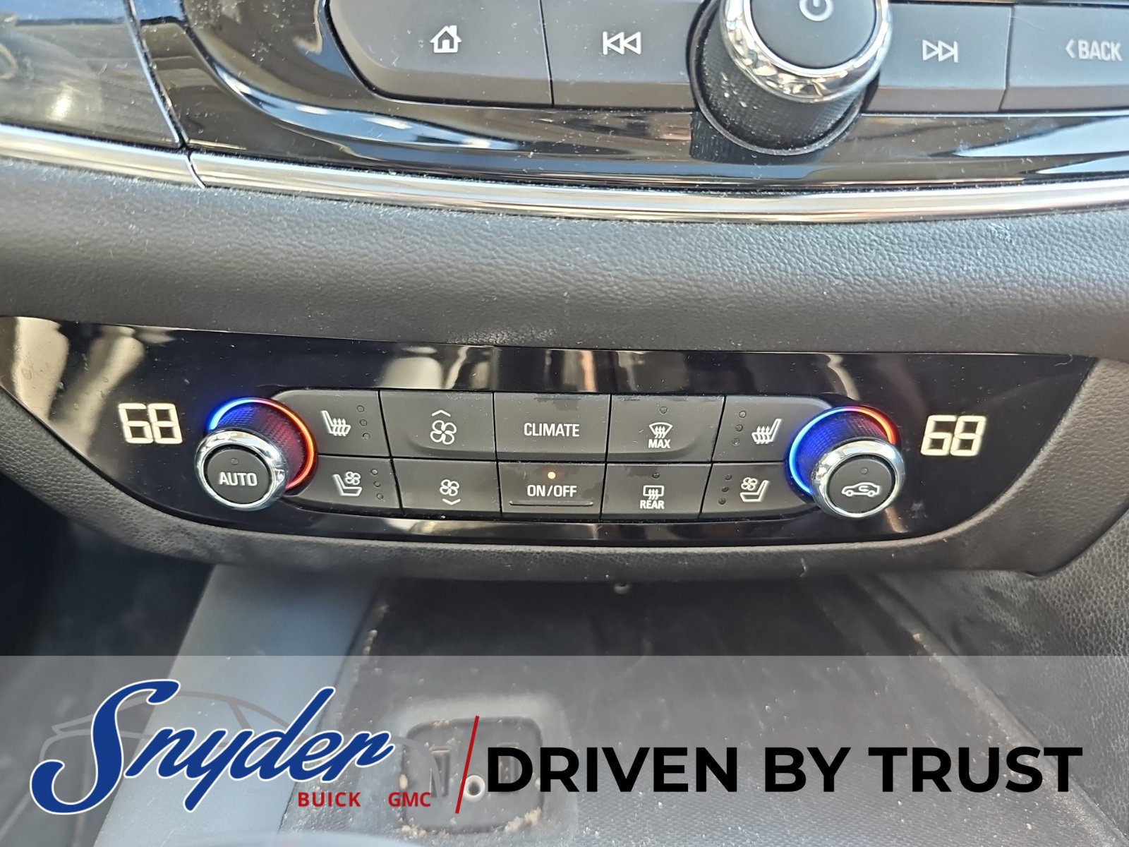 Used 2018 Buick Enclave Premium w/ Experience Buick Package AWD/4WD image 6