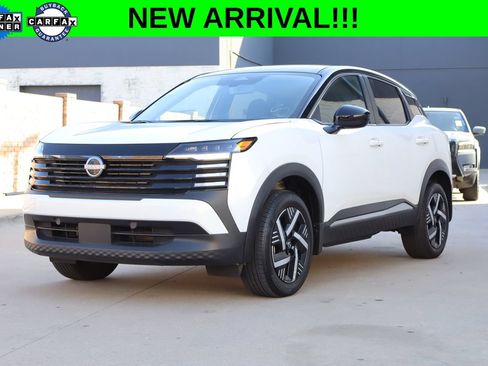 Used 2025 Nissan Kicks SV w/ Illumination Package FWD image 1