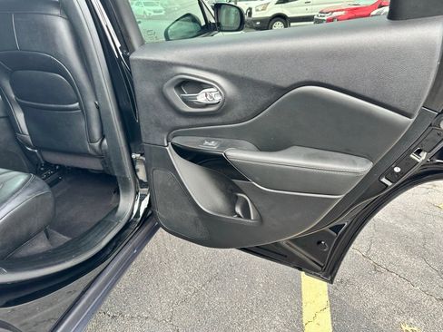 Used 2023 Jeep Cherokee Altitude Lux image 17