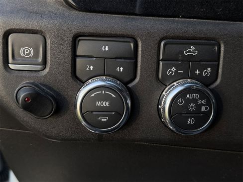 Used 2024 GMC Sierra 2500 SLE image 23