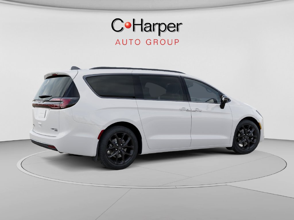 Used 2027 Chrysler Pacifica Limited AWD/4WD image 4