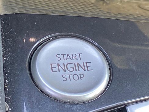 Certified 2022 Volkswagen Tiguan SE w/ Panoramic Sunroof Package image 15