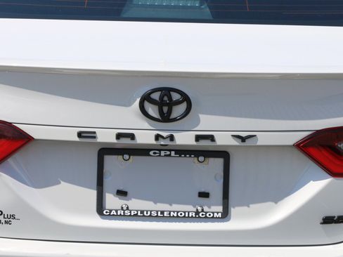 Used 2024 Toyota Camry SE FWD image 5