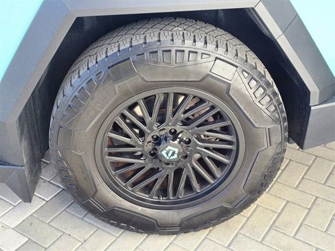 Used 2024 Tesla Cybertruck AWD Crew Cab image 6