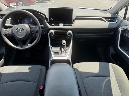 Used 2025 Toyota RAV4 XLE AWD/4WD image 13