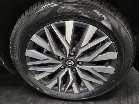 Used 2023 Nissan Altima 2.5 SV AWD/4WD image 12