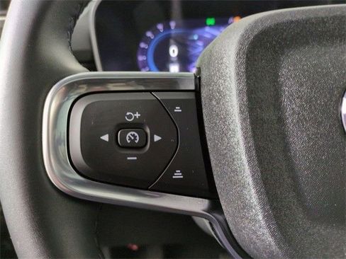 Used 2023 Volvo XC40 B5 Plus image 26