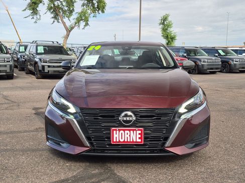 Used 2024 Nissan Altima 2.5 SV FWD image 2